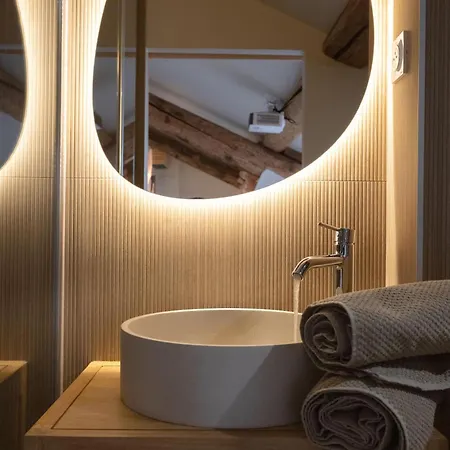 Ceva Sakura - Jacuzzi & Cinema Centre *