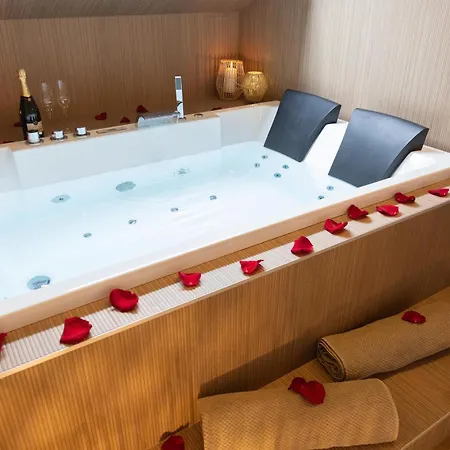 Lägenhet Ceva Sakura - Jacuzzi & Cinema Centre