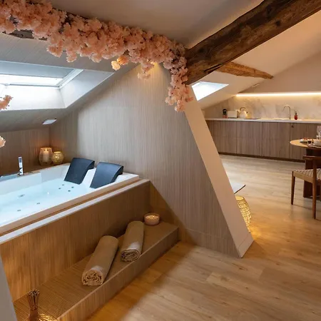 Ceva Sakura - Jacuzzi & Cinema Centre Lägenhet